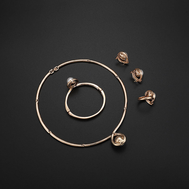 Elegant Pearl Pendant Jewelry Set