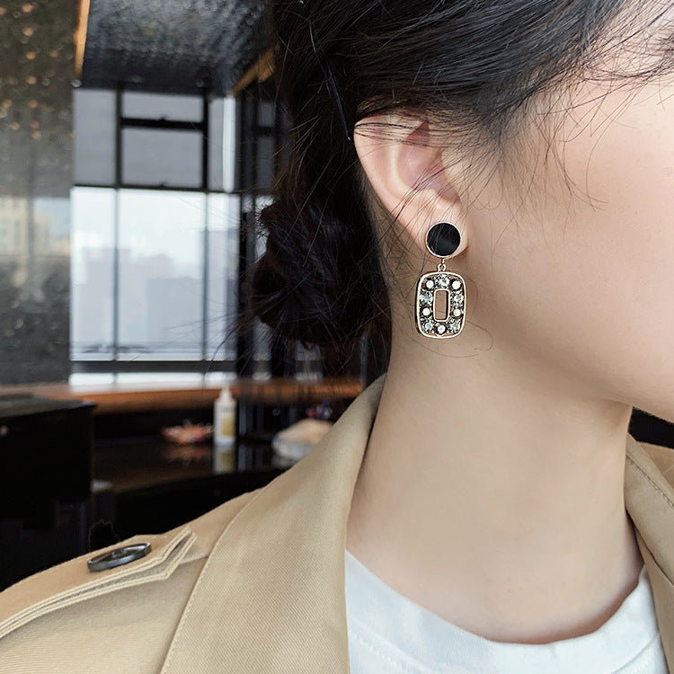 Lack Crystal Geometric Drop Earrings