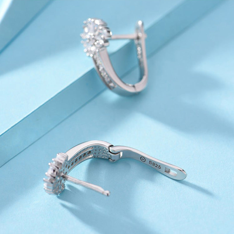 Sparkling Floral Crystal Earrings with Elegant Pavé Detailing