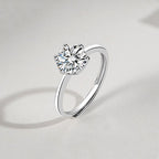 Classic Round Cut Solitaire Ring – Timeless Engagement Style