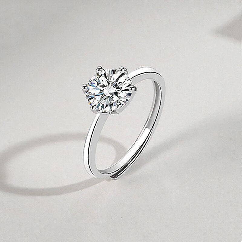 Classic Round Cut Solitaire Ring – Timeless Engagement Style