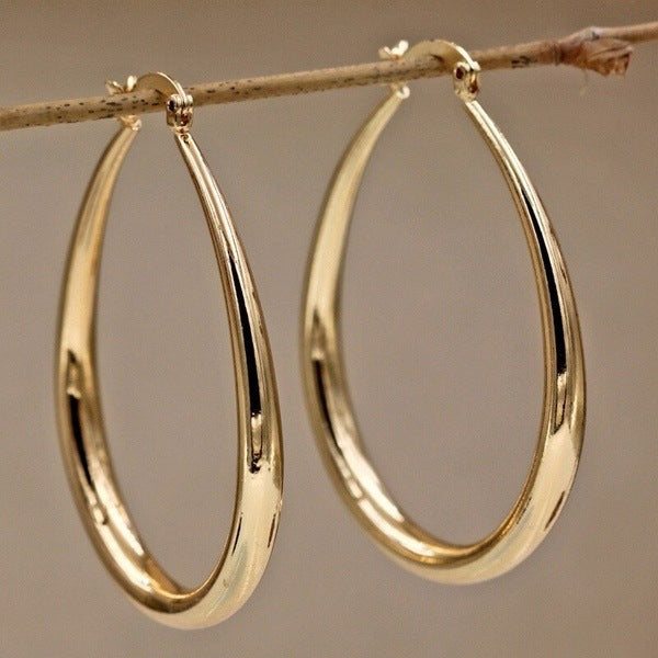Classic Polished Hoop Earrings with Sleek Tapered Design