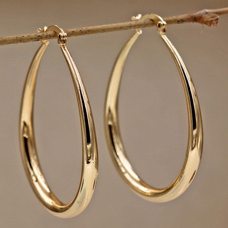 Classic Polished Hoop Earrings with Sleek Tapered Design