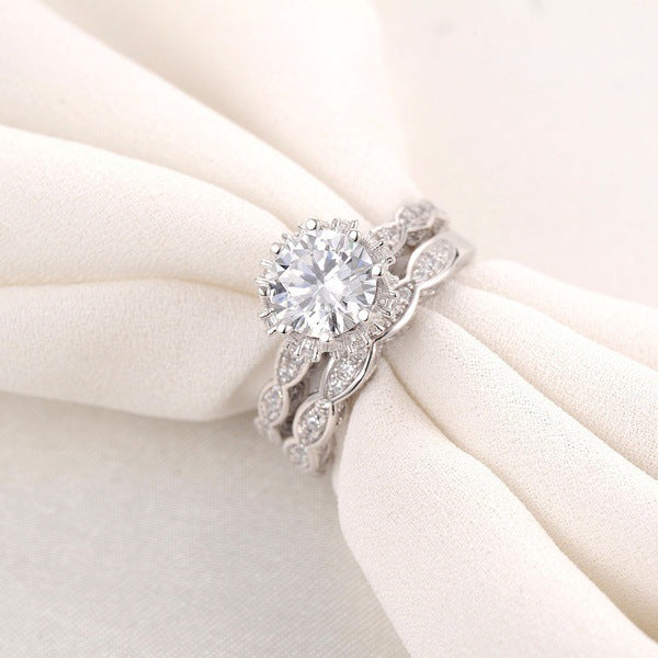 Vintage-Inspired Round Cut Engagement Ring – Pavé Diamond Band