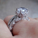 Vintage-Inspired Round Cut Engagement Ring – Pavé Diamond Band