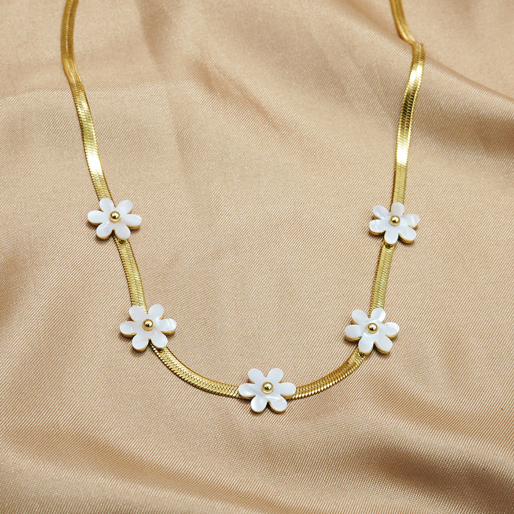Floral Accent Necklace with Delicate Chain Design