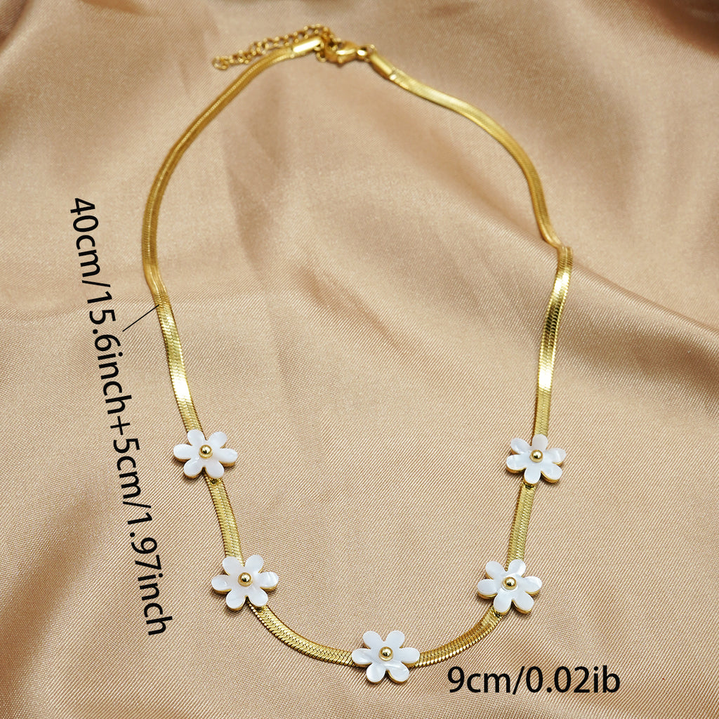Floral Accent Necklace with Delicate Chain Design