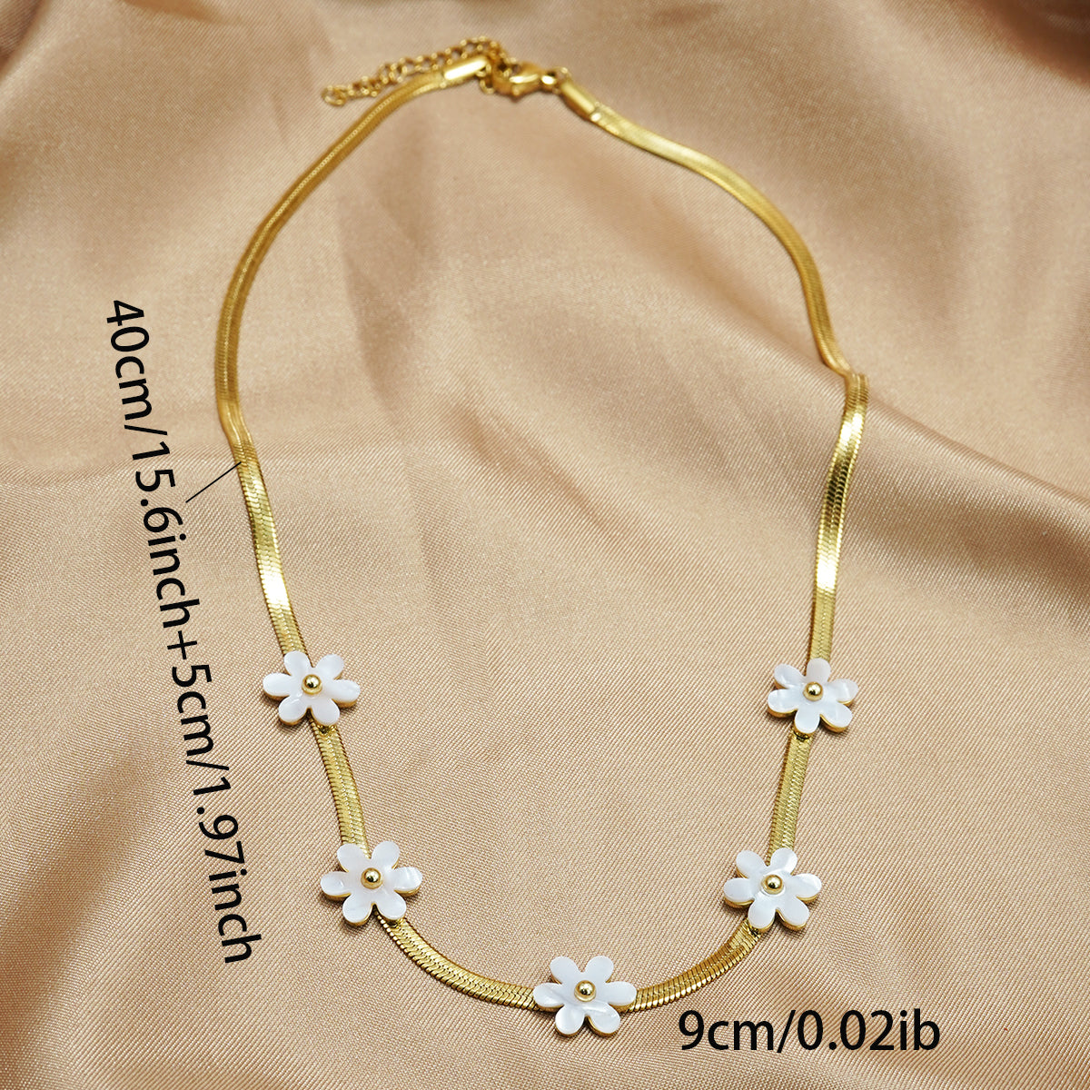 Floral Accent Necklace with Delicate Chain Design