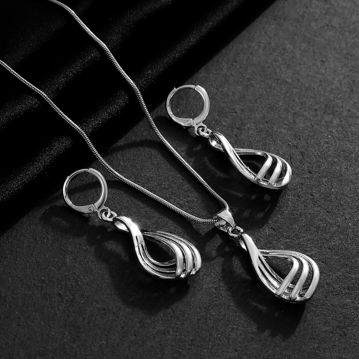 Women’s Layered Teardrop Jewelry Set