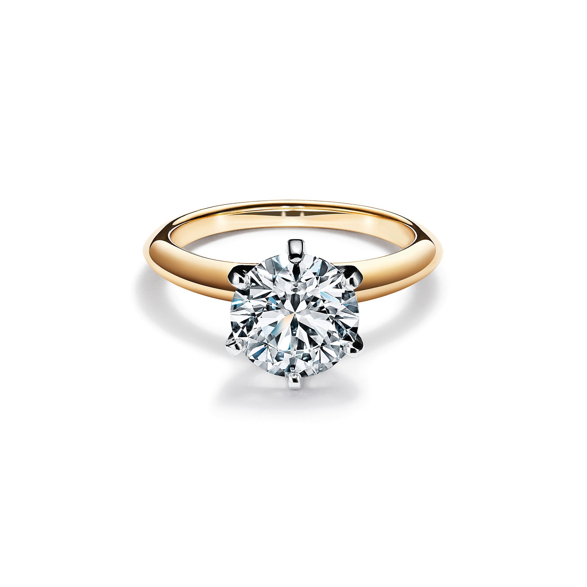 Classic Engagement Ring – Round Cut Diamond-Style Center