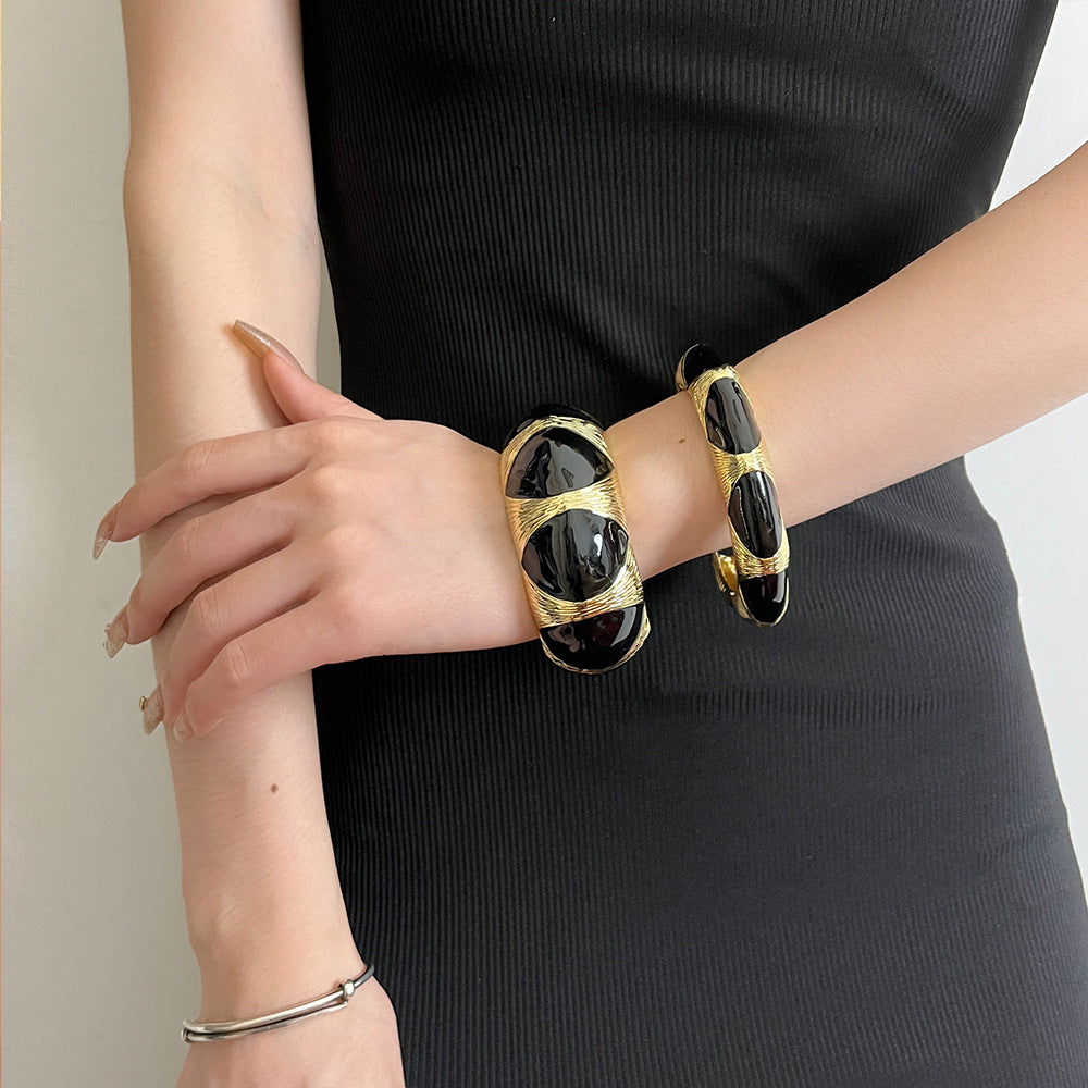 Oval Accent Cuff Bracelet with Bold Modern Contrast