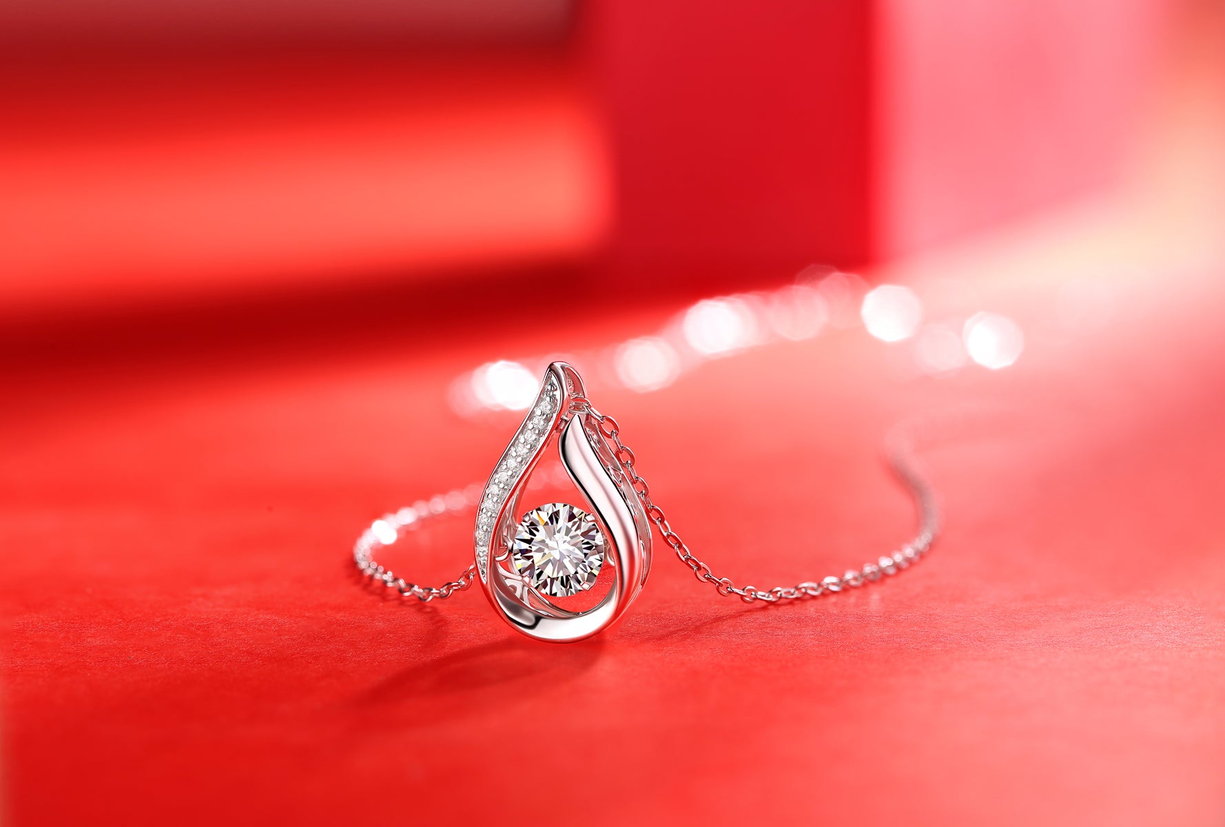 Dynamic Teardrop Diamond Pendant Necklace
