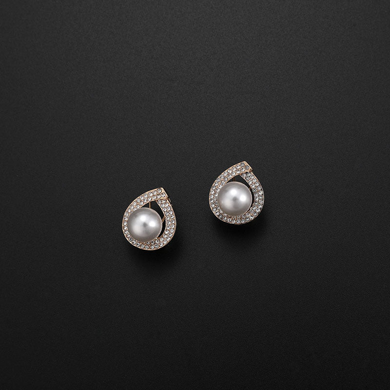 Elegant Pearl Pendant Jewelry Set