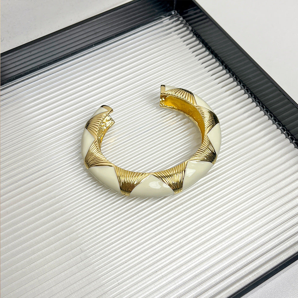Oval Accent Cuff Bracelet with Bold Modern Contrast