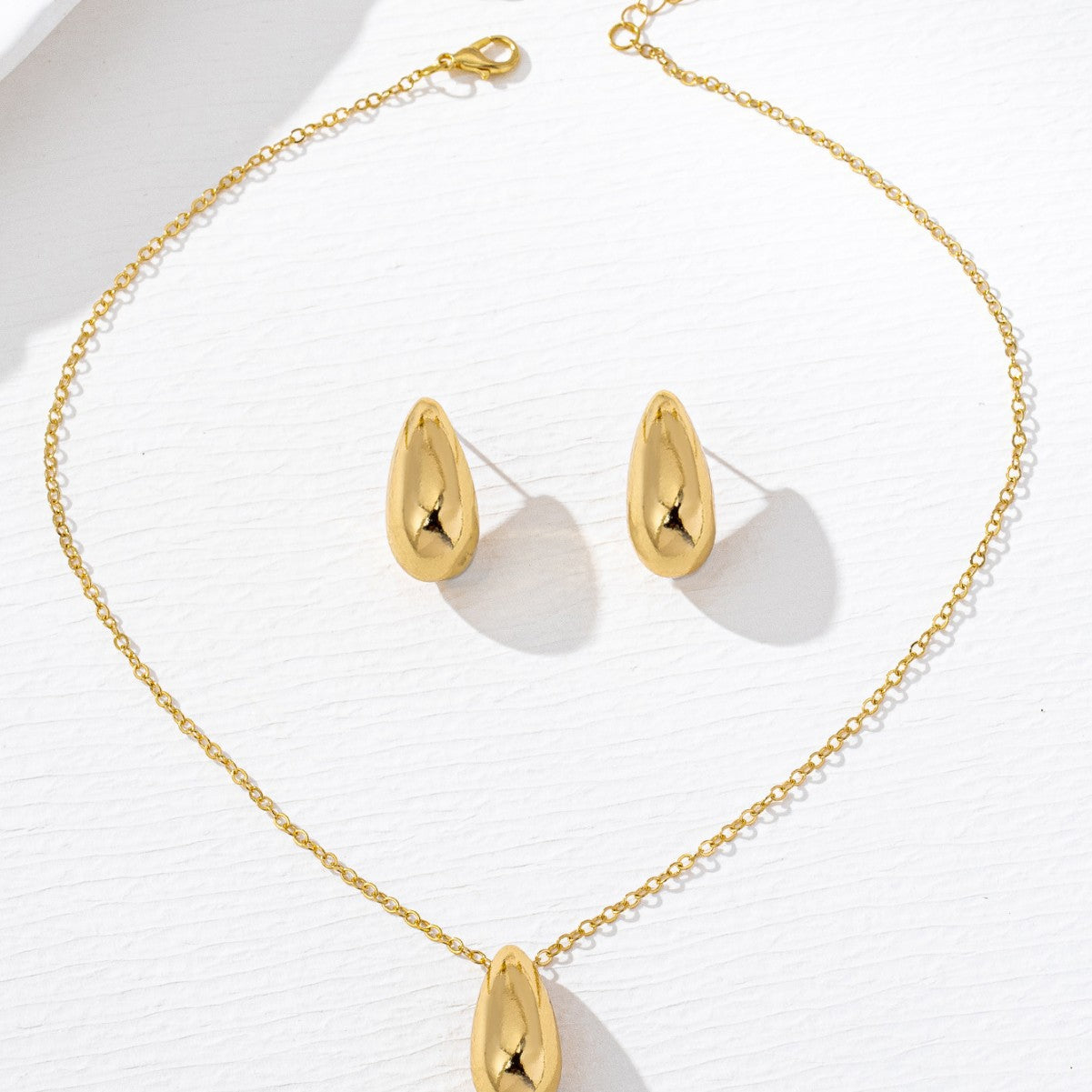 Elegant Teardrop Jewelry Set