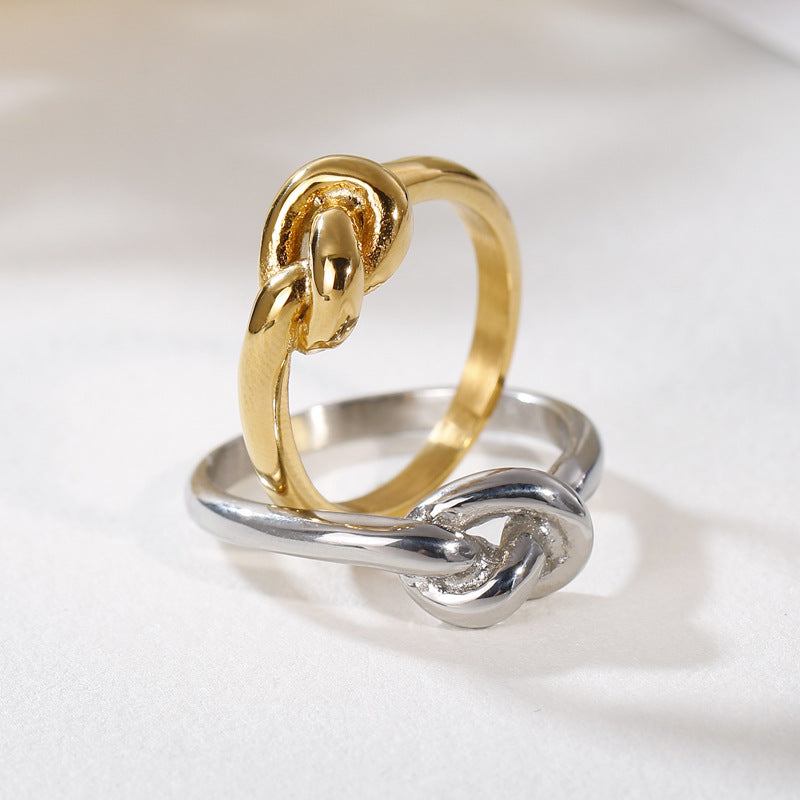 Elegant Interlocking Knot Ring – Minimal Statement Band