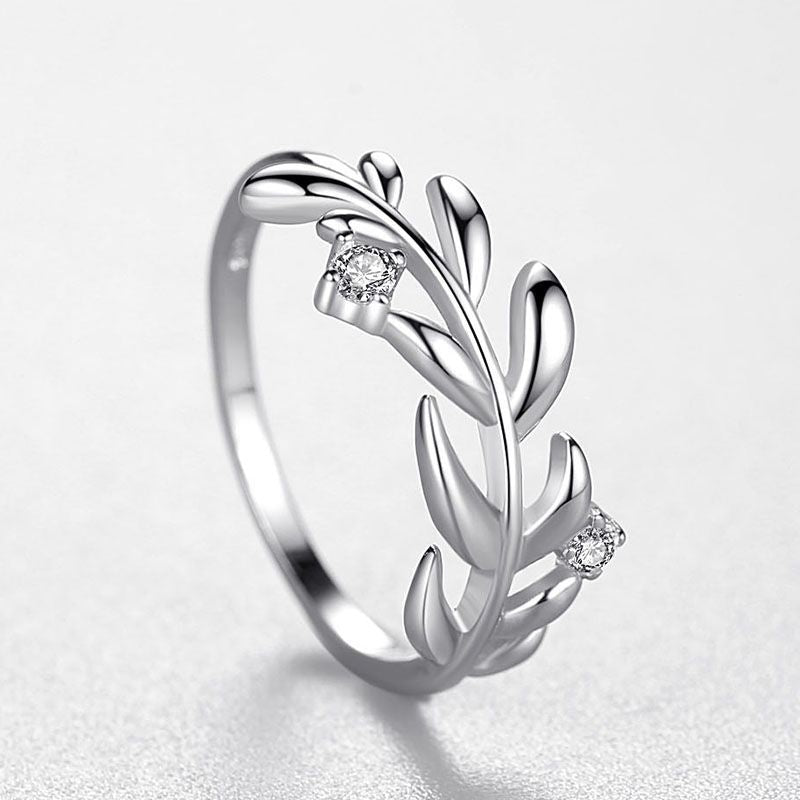 Silver Laurel Leaf Ring – Nature-Inspired