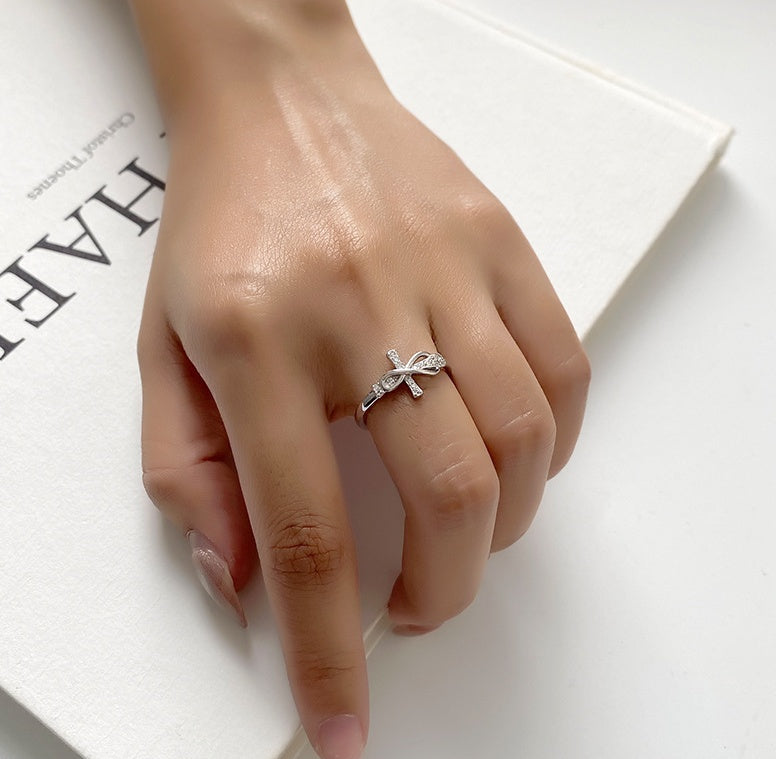 Crystal Bow Ring – Elegant Ribbon-Inspired Adjustable Band