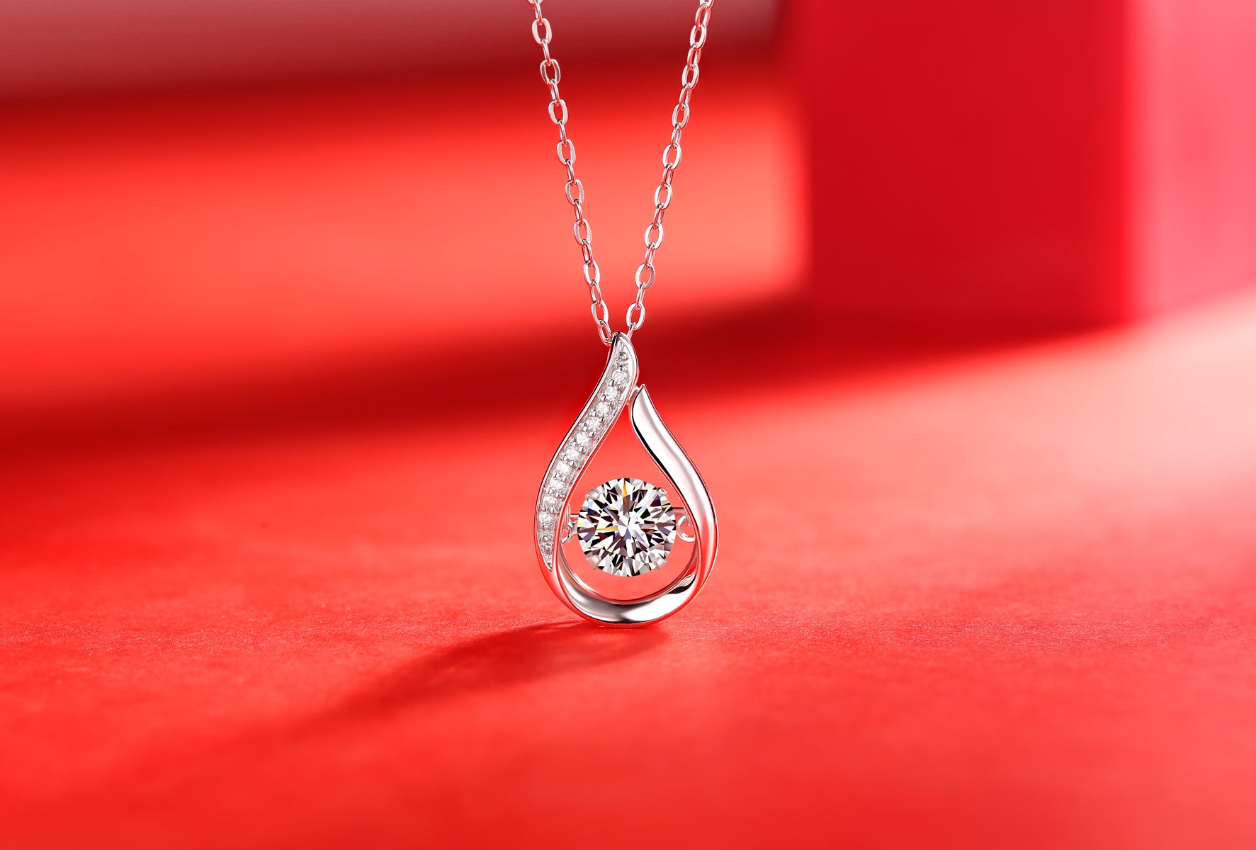 Dynamic Teardrop Diamond Pendant Necklace
