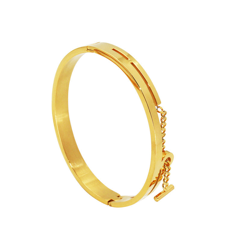 Chain-Detail Bangle Bracelet with Structured Lock Design