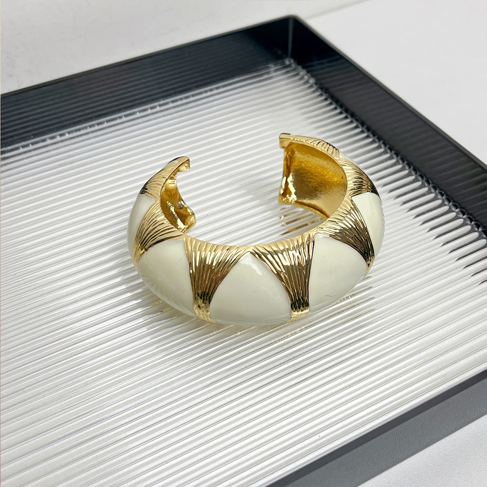 Oval Accent Cuff Bracelet with Bold Modern Contrast