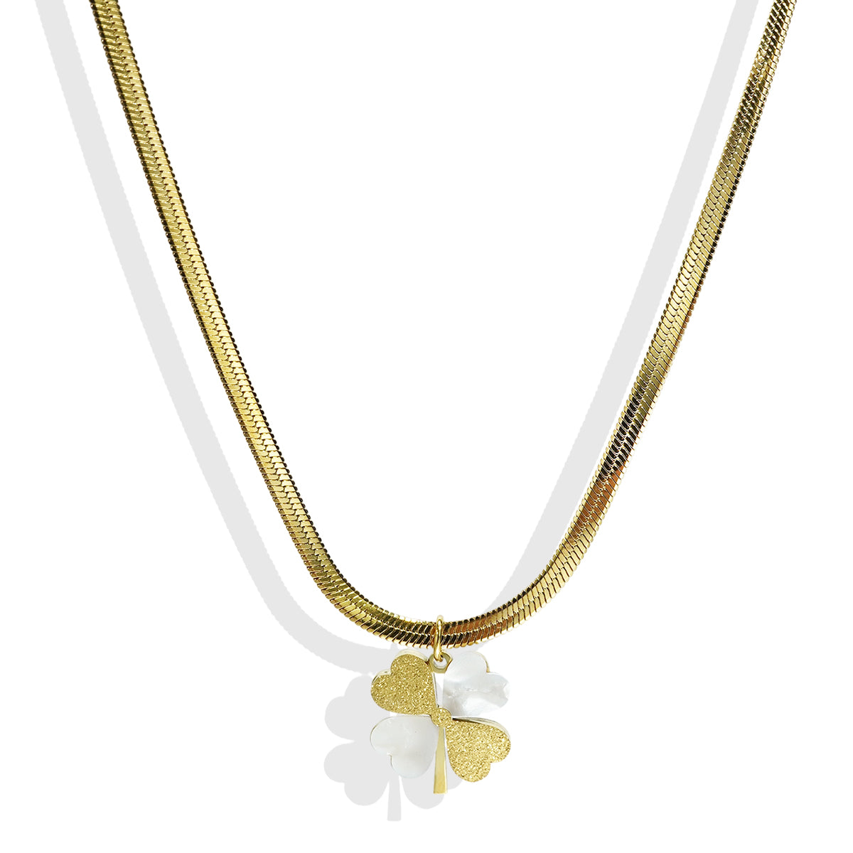 Clover Pendant Necklace with Sleek Chain Design