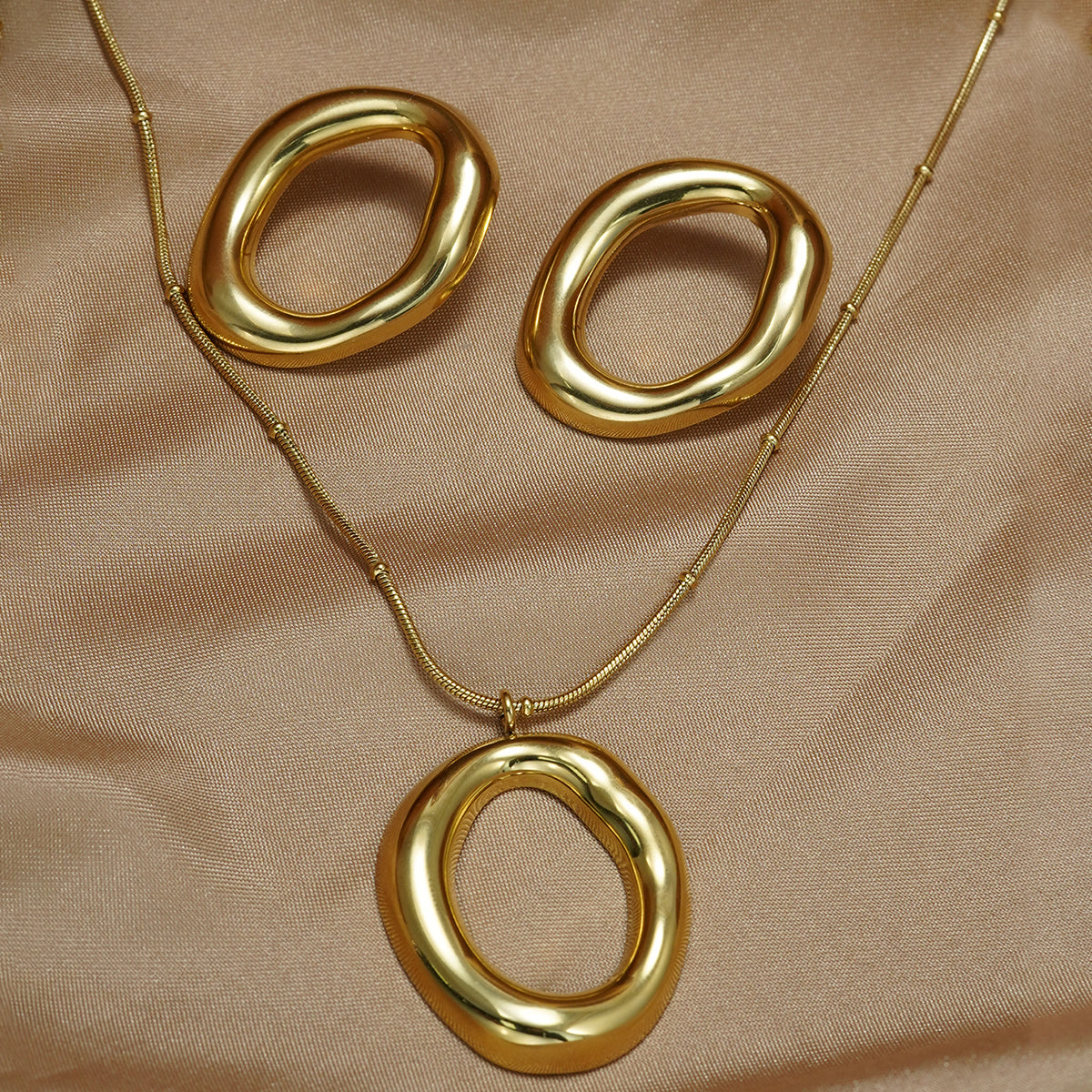 Sculptural Oval Pendant Necklace & Matching Stud Earrings