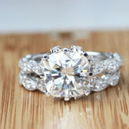 Vintage-Inspired Round Cut Engagement Ring – Pavé Diamond Band
