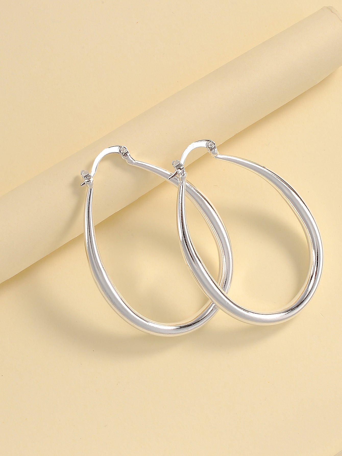 Classic Polished Hoop Earrings with Sleek Tapered Design