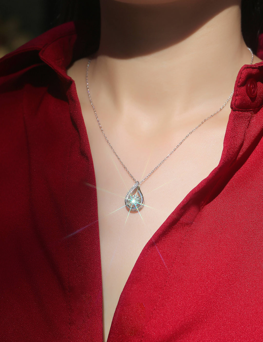 Dynamic Teardrop Diamond Pendant Necklace