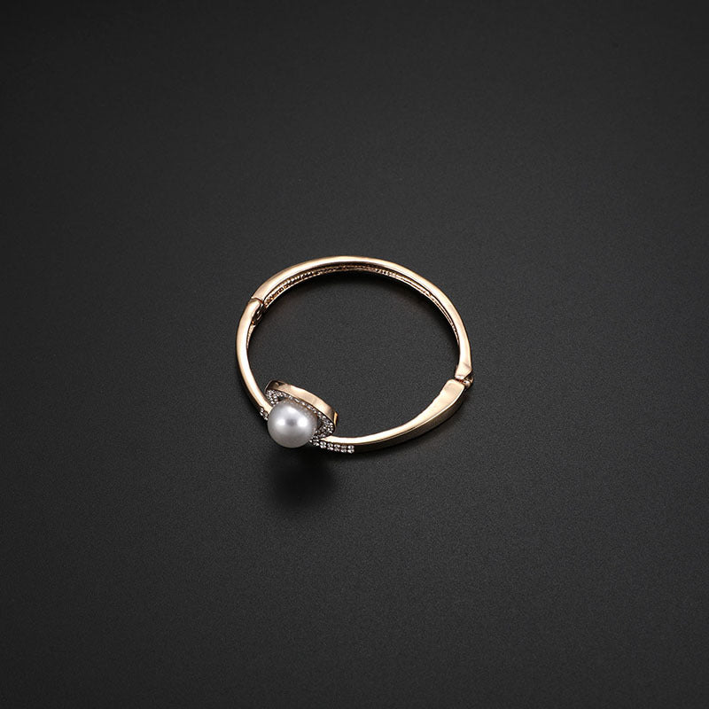 Elegant Pearl Pendant Jewelry Set