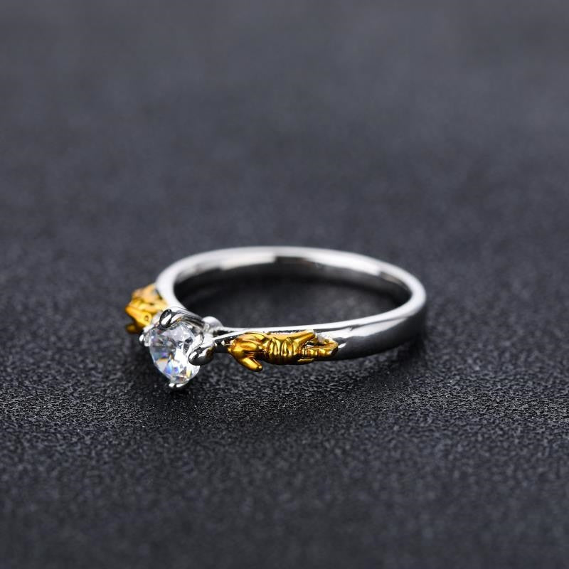 Golden Vine Solitaire Ring – Two-Tone Leaf Accent Design