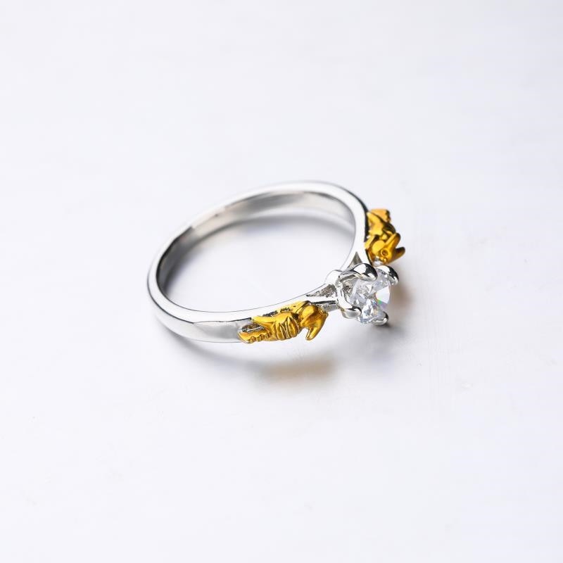 Golden Vine Solitaire Ring – Two-Tone Leaf Accent Design
