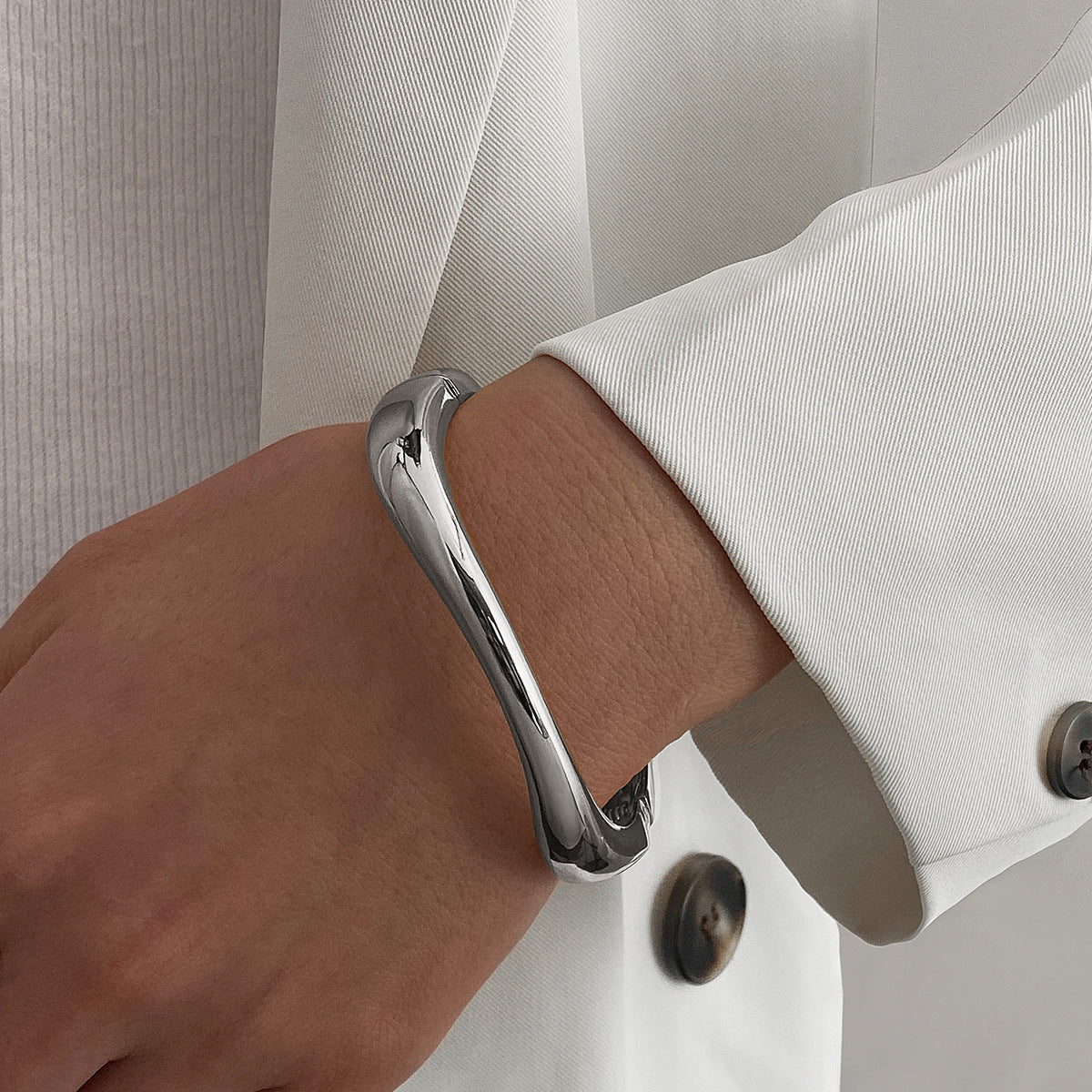 Polished Gold-Tone Bangle Bracelet with Elegant Curve