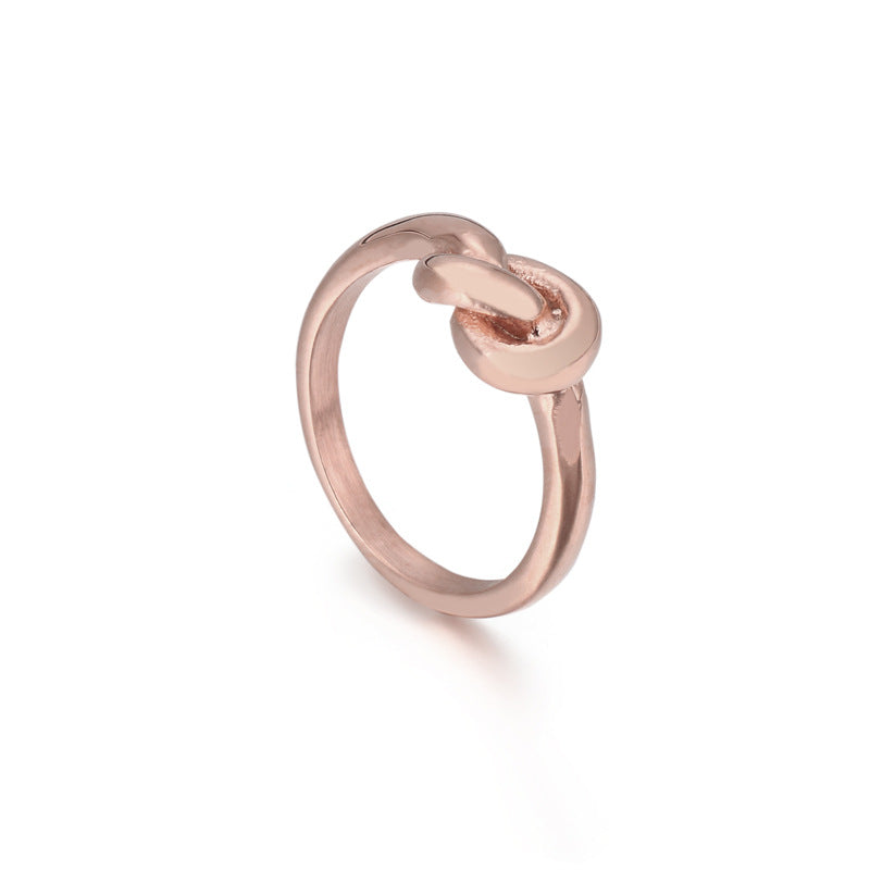 Elegant Interlocking Knot Ring – Minimal Statement Band