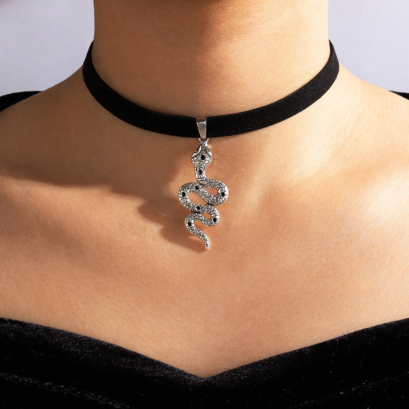 Gothic Snake Pendant Velvet Choker Necklace
