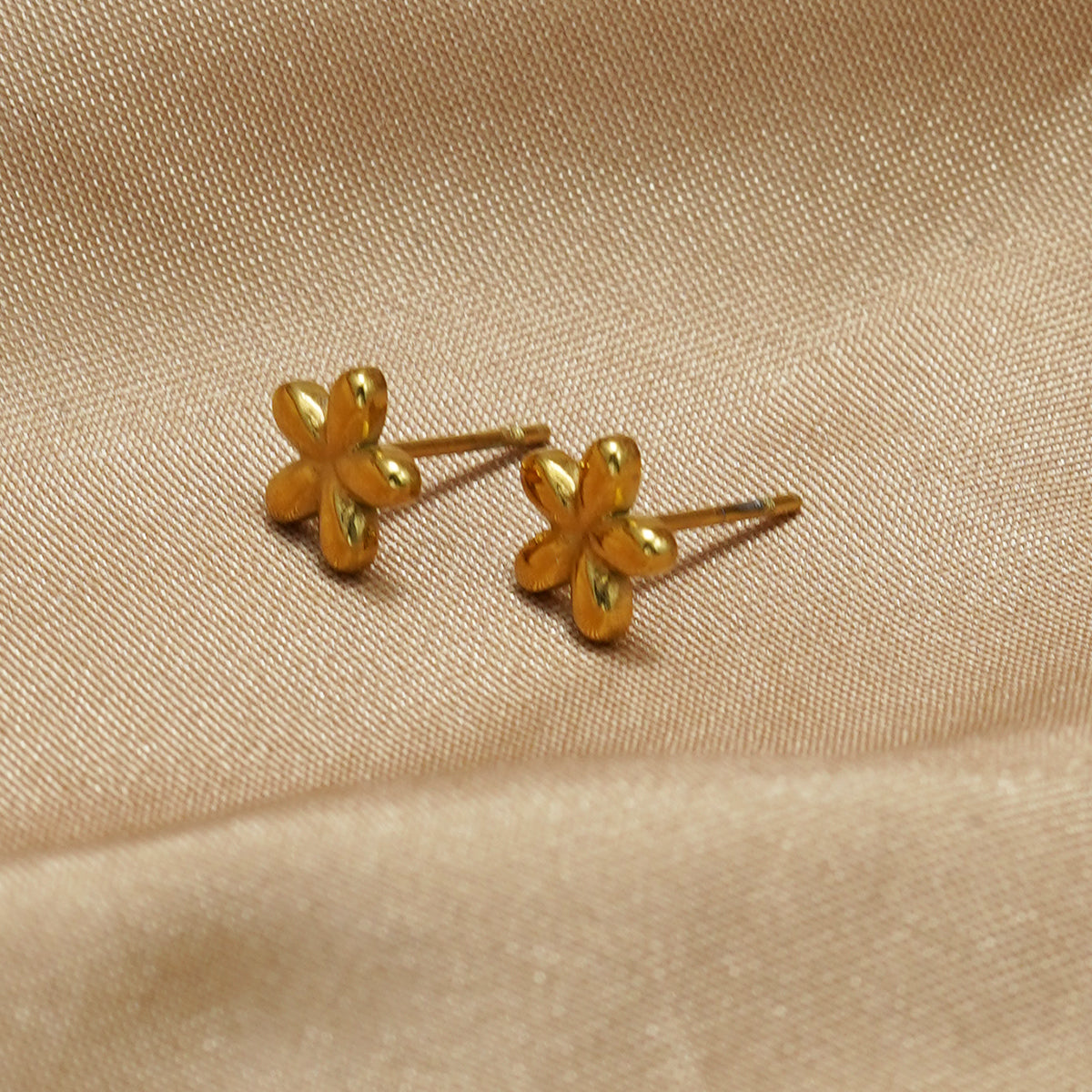 Minimal Floral Stud Earrings & Petite Pendant Necklace Set