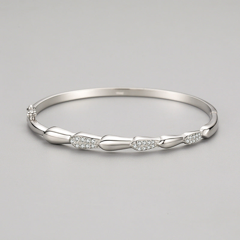 Delicate Link Bracelet with Subtle Textured Detail