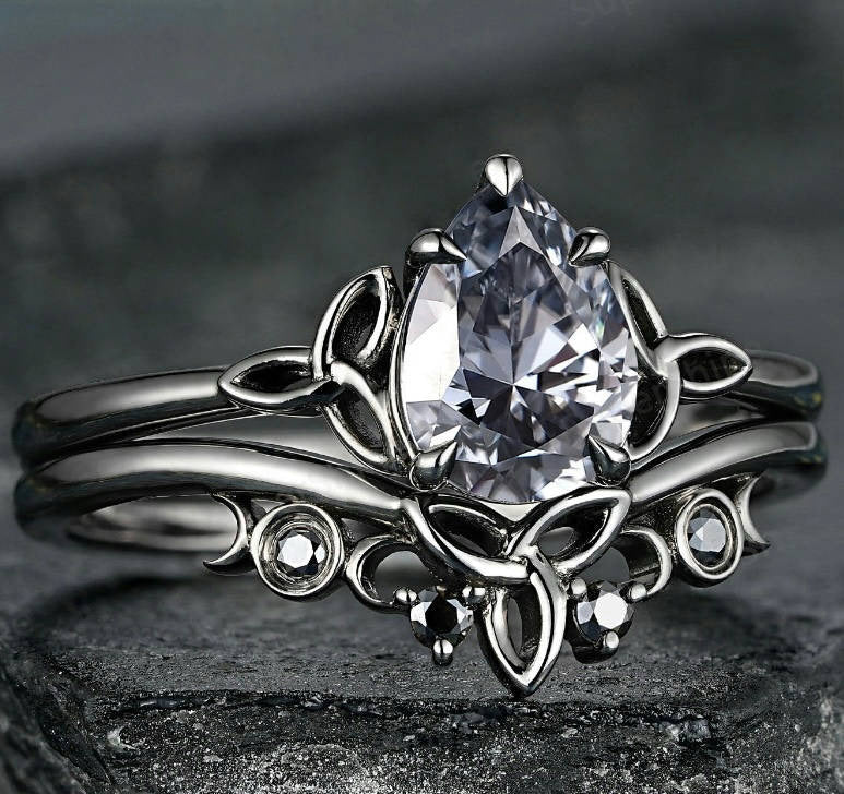 Royal Teardrop Blue Crystal Vintage Ring