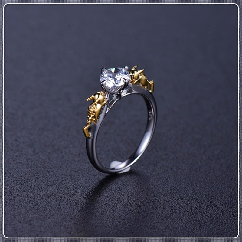 Golden Vine Solitaire Ring – Two-Tone Leaf Accent Design