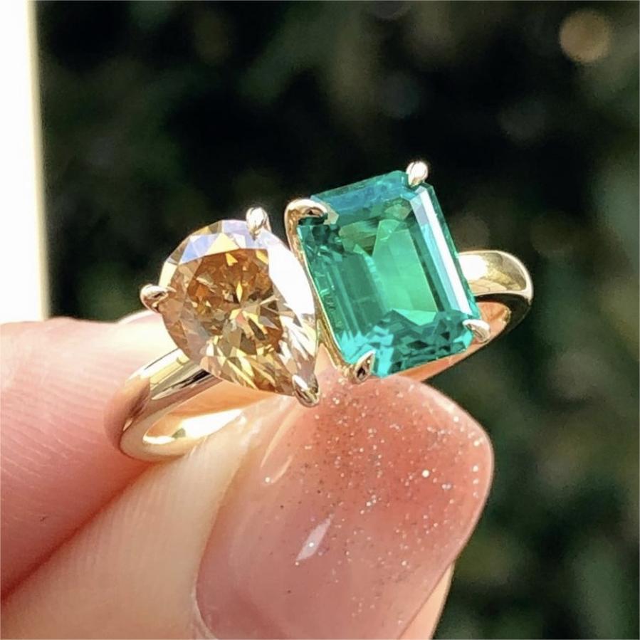 Toi et Moi Gemstone Ring – Emerald & Pear Cut Statement Band