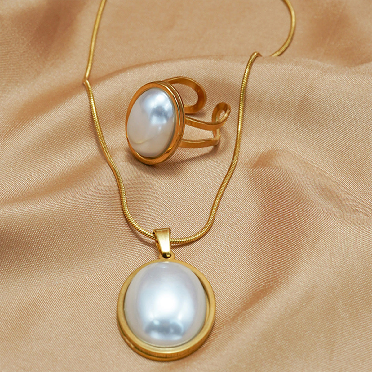 Oval Pearl Pendant Necklace & Matching Statement Ring