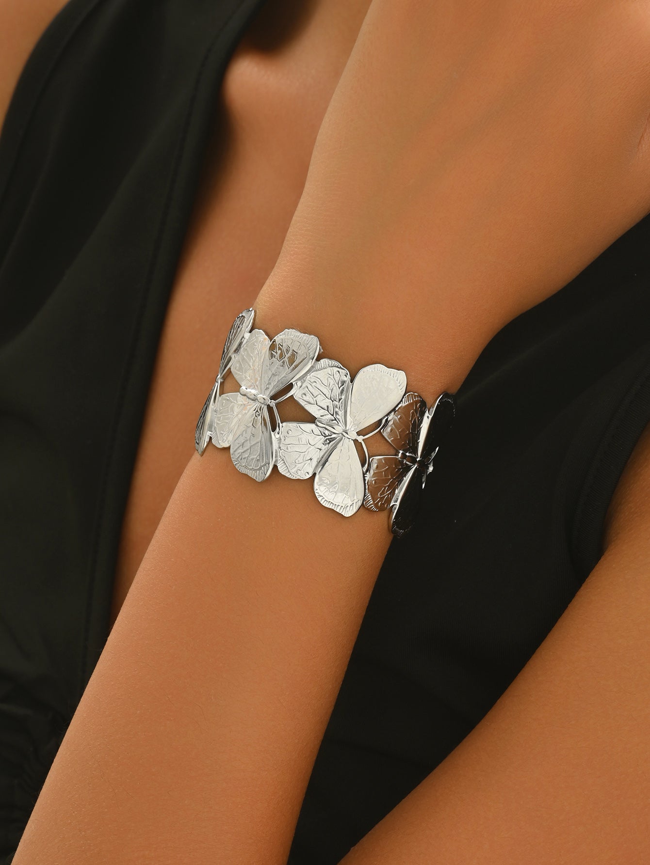 Floral Link Bracelet with Sculpted Petal Design