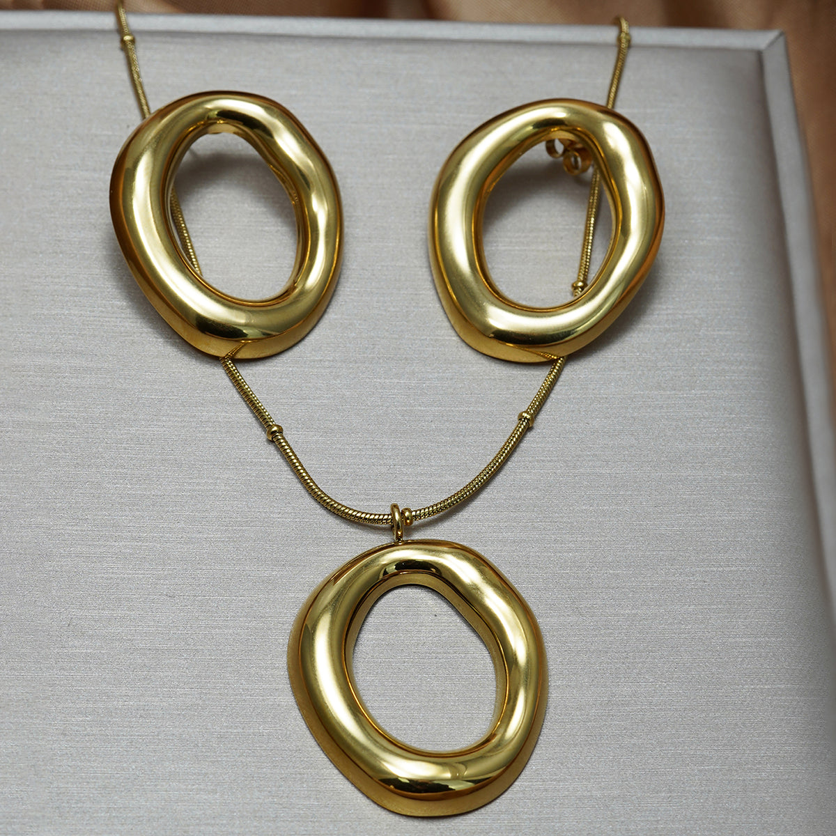 Sculptural Oval Pendant Necklace & Matching Stud Earrings