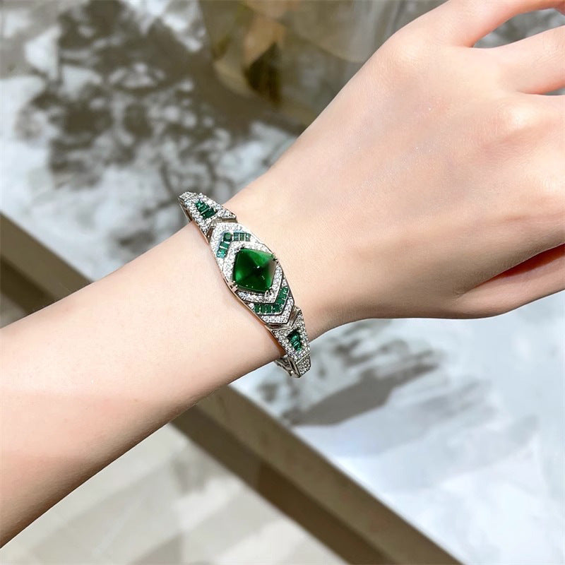 Geometric Stone Accent Bracelet with Vintage-Inspired Design