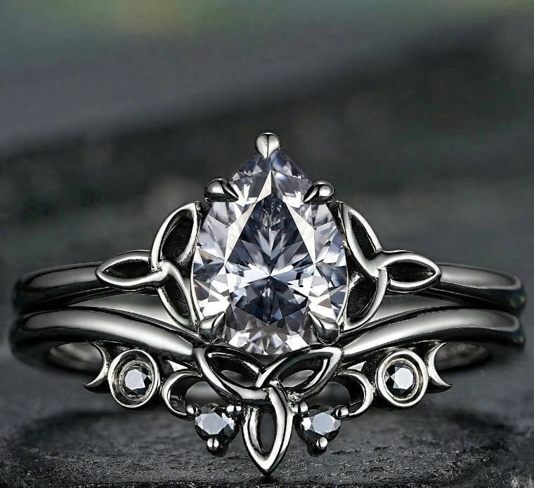 Royal Teardrop Blue Crystal Vintage Ring