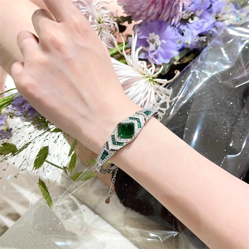 Geometric Stone Accent Bracelet with Vintage-Inspired Design