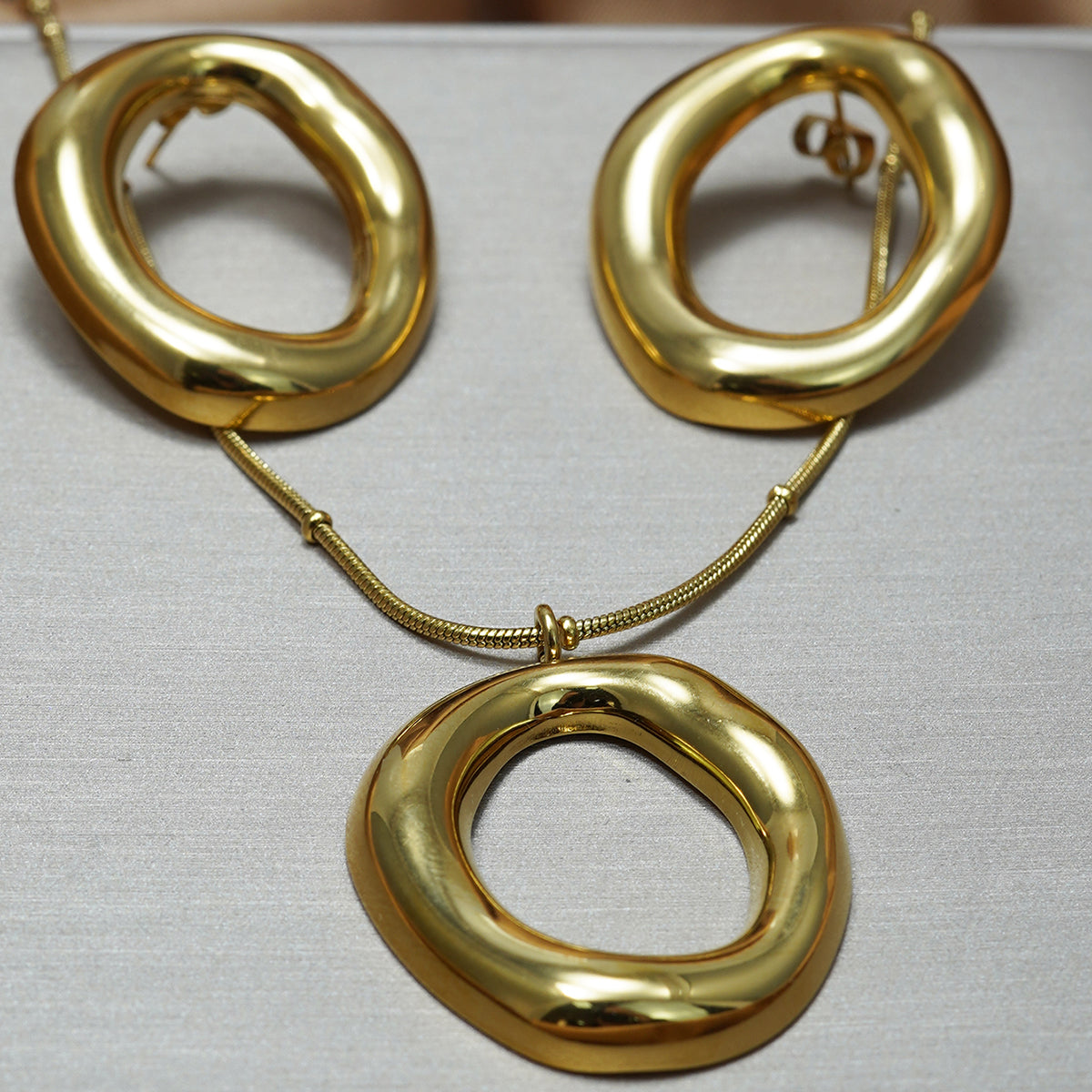 Sculptural Oval Pendant Necklace & Matching Stud Earrings