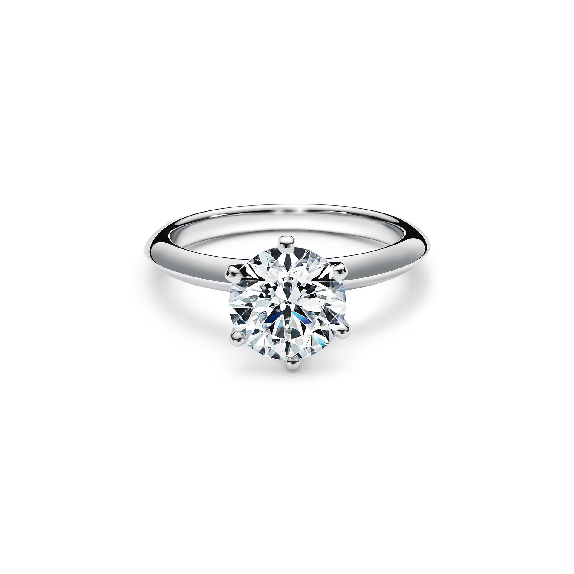Classic Engagement Ring – Round Cut Diamond-Style Center