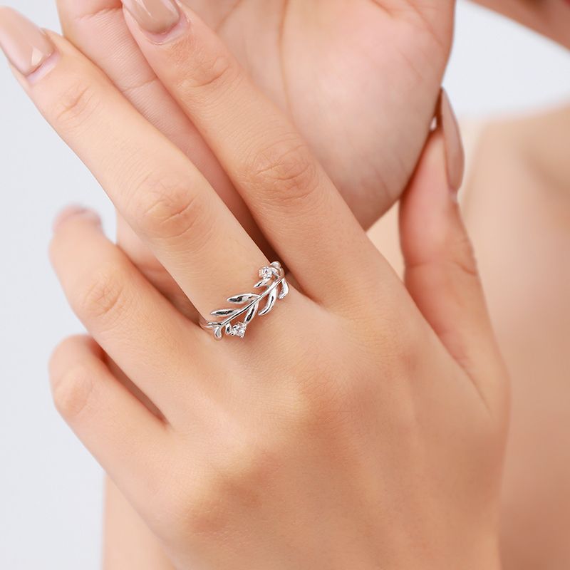 Silver Laurel Leaf Ring – Nature-Inspired